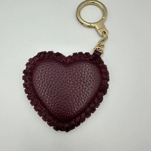 Chaveiro Kate Spade New York coração charme bolsa acessório couro borgonha - Imagem 3 de 4