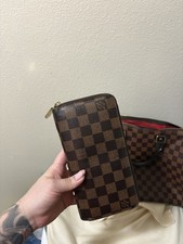Louis Vuitton Brown Check Zip-Around Women's Wallet Credit Card Folding Logo