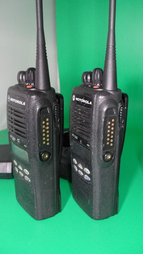 2 X Motorola HT1250 UHF 403-470 MHZ 4W 128CH Radia dwukierunkowe AAH25RDF9AA5AN - Zdjęcie 5 z 7