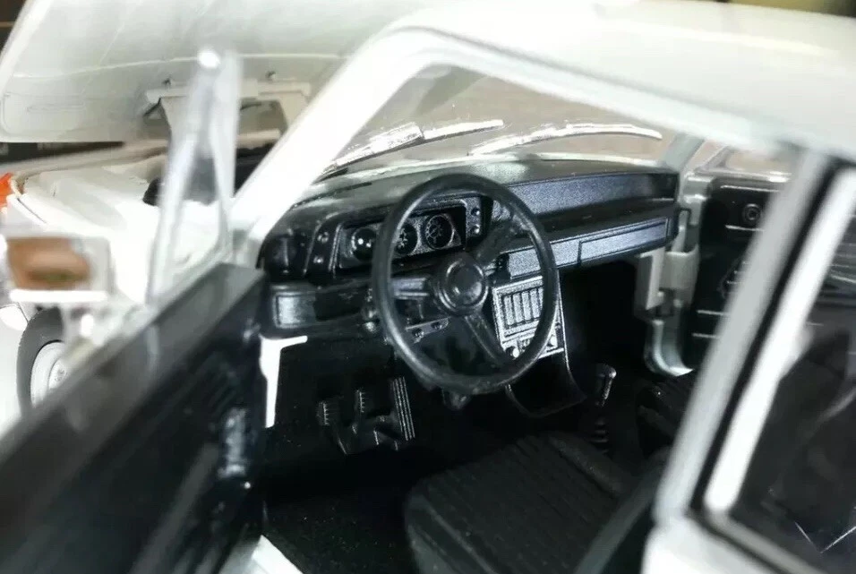 BMW 2002 Ti 1966 Very Detailed Welly G 1:24 Scale Diecast Car 24053 - Image 2 of 4