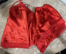 VINTAGE LAURA ADAMS LINGERIE SET   SIZE SMALL.  RED