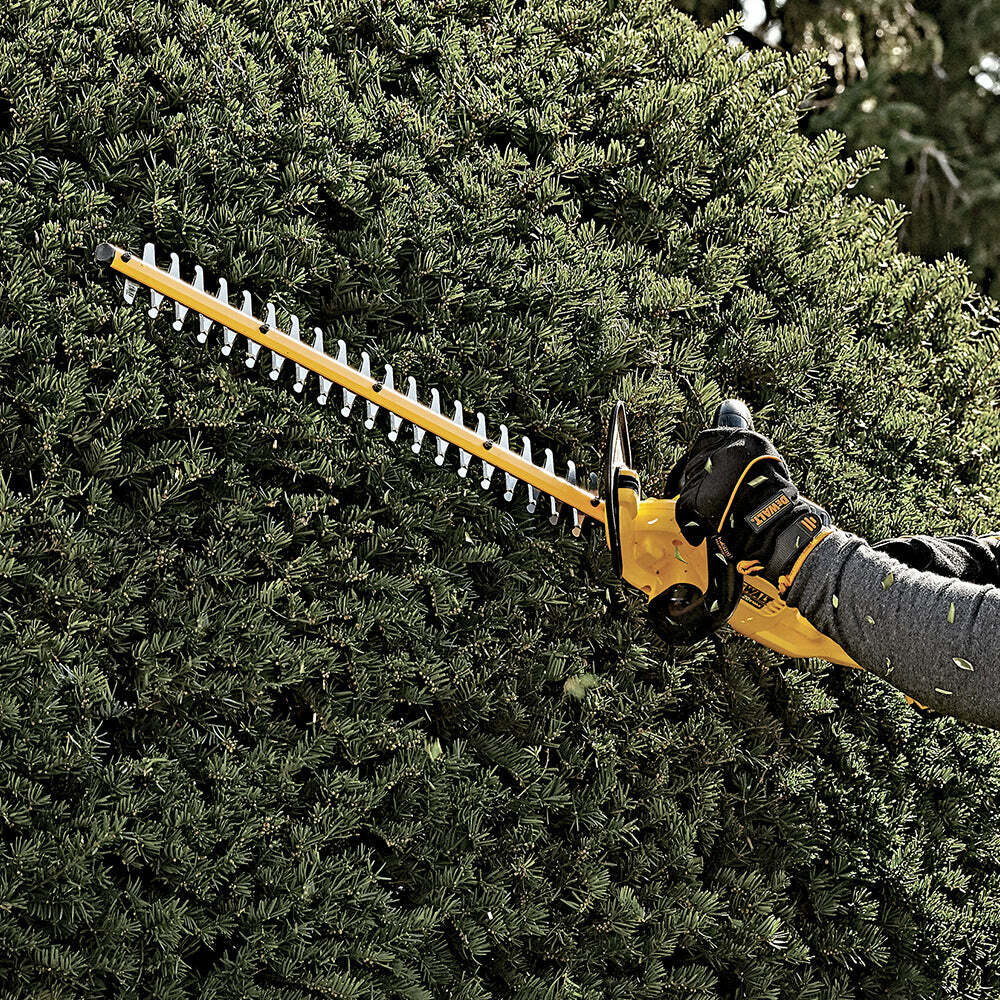 DeWALT DCHT820P1 20V MAX 22" 5.0Ah Cordless Lithium-Ion Hedge Trimmer Kit