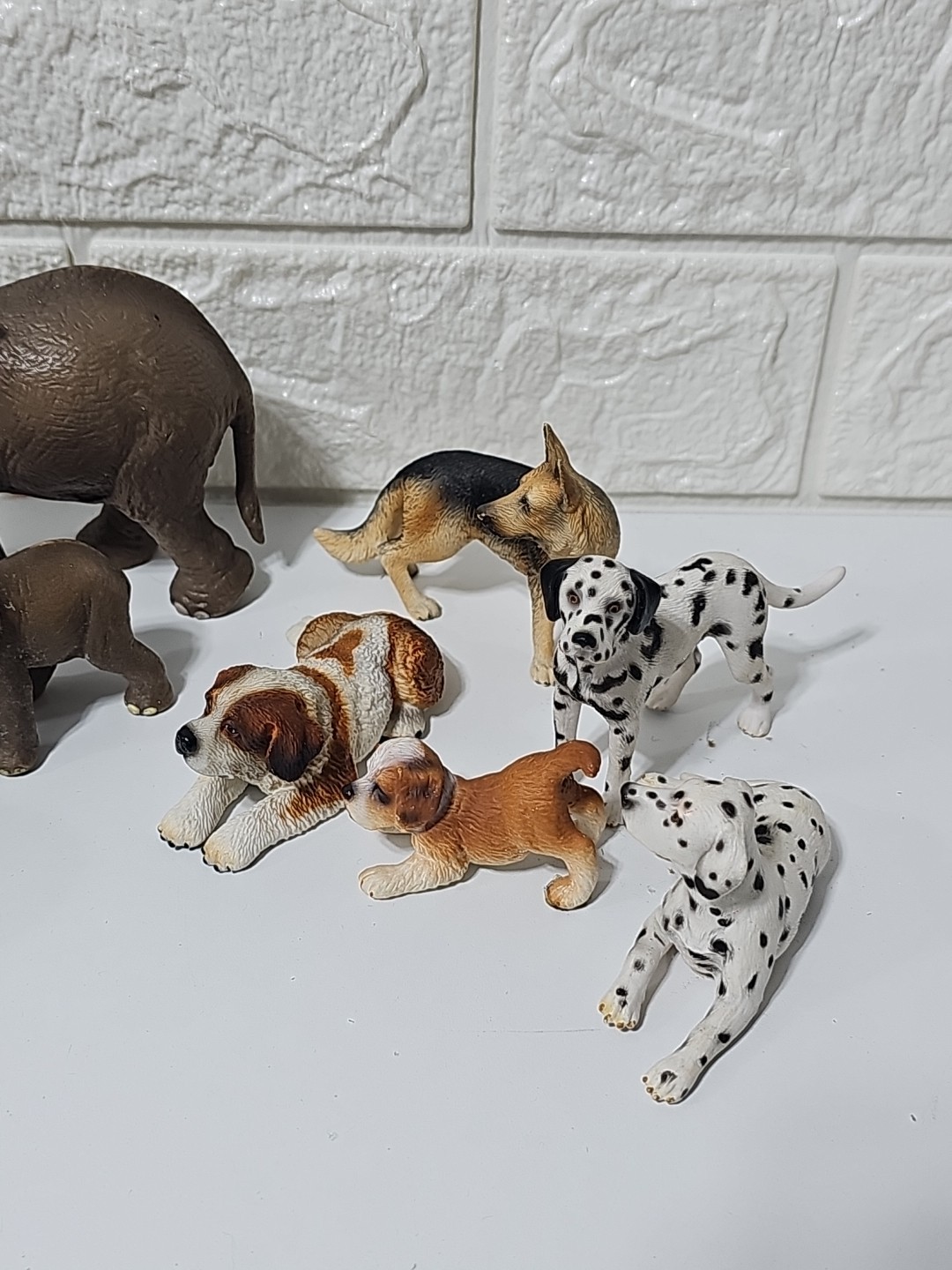 Schleich Germany Lot Of 9 Animal Figures African Elephants, Turtle, Dogs, Bull