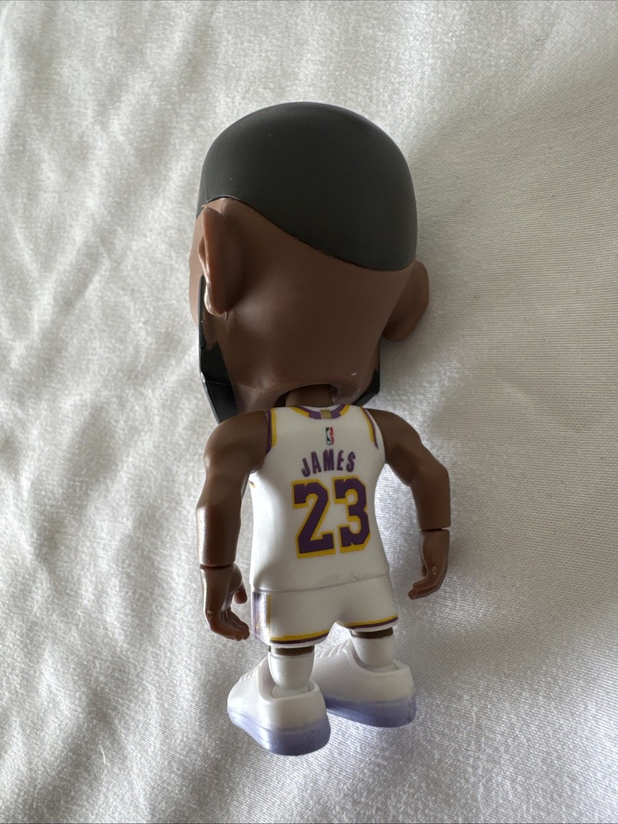 Zuru NBA Ballers LeBron James White Jersey + Court Piece+