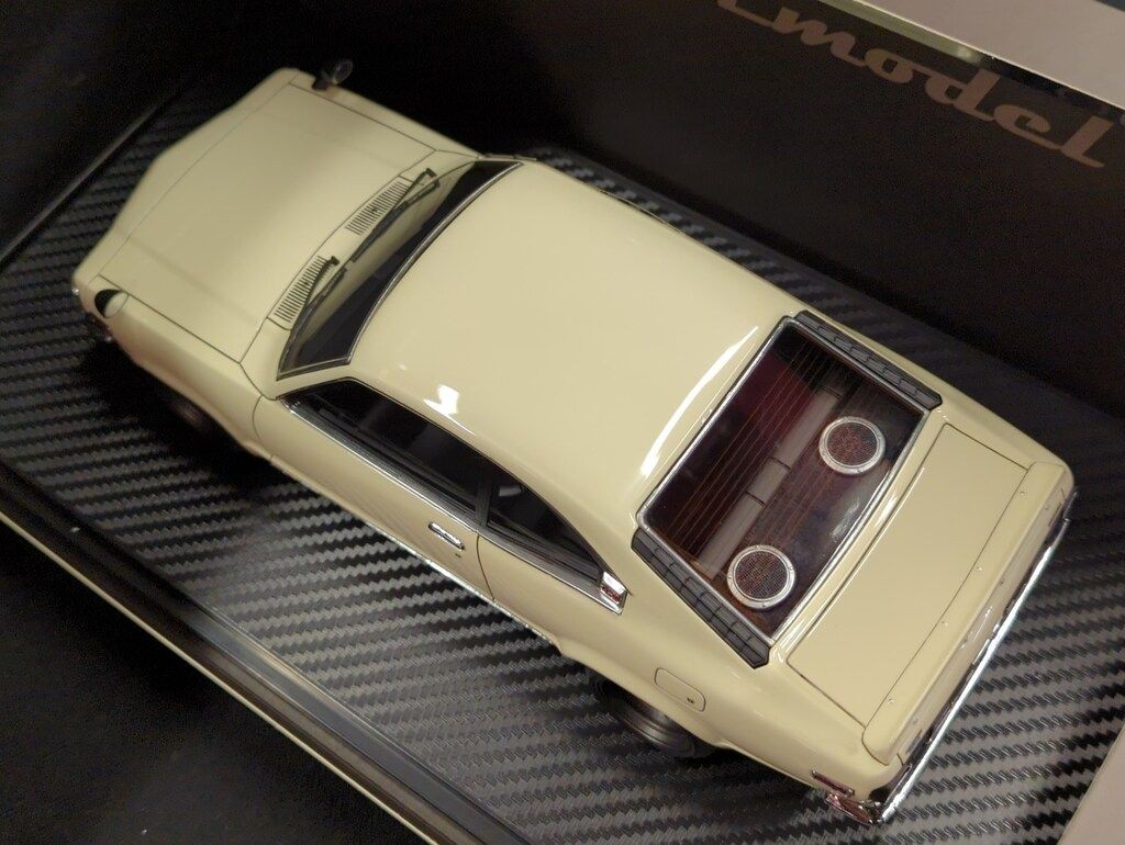 ignition.model SAVANNA S124A ホワイト Ignition Model 1/18 Mazda Savanna S124A White with Watanabe