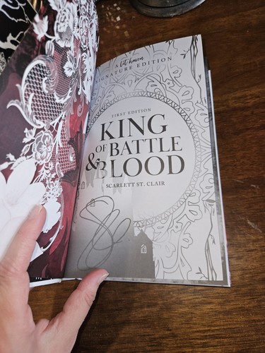 Lit Haven *SIGNED* King of Battle & Blood by Scarlett St.Clair Gold Gilded Edges - Foto 8 di 9