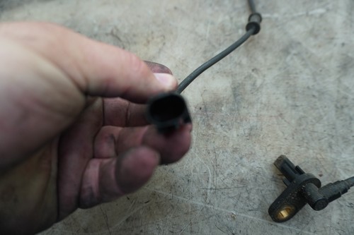 11 Kawasaki ZX10 ZX10R FRONT ABS SPEED SENSOR E-5521 - Picture 3 of 6