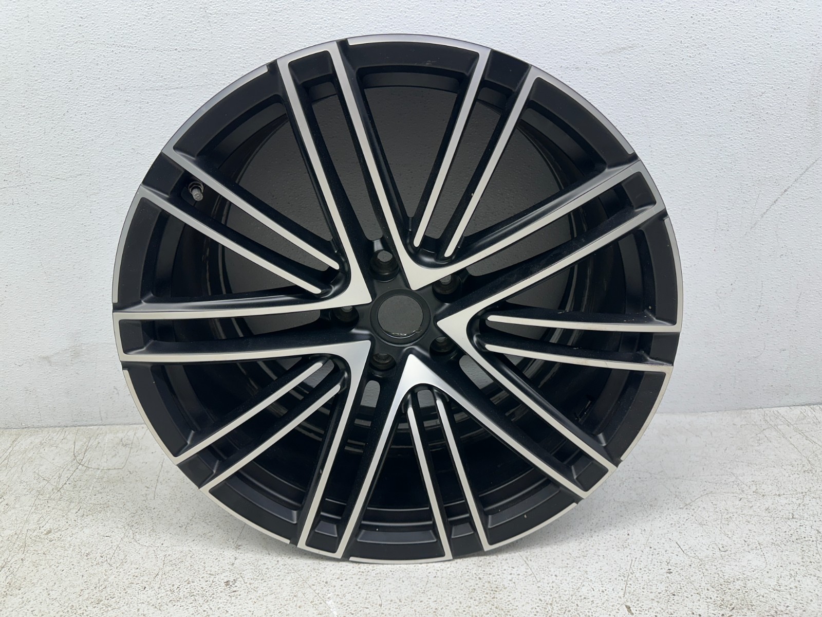2024 2025 ASTON MARTIN DB12 REAR WHEEL RIM 21X11.5 ET44 ALLOY 11,5x21 OEM 24 25
