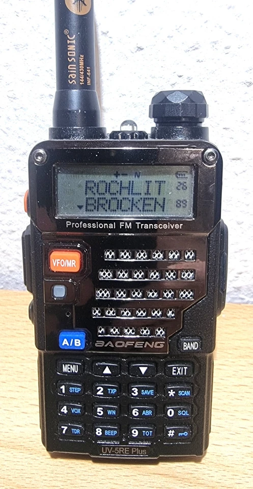 BAOFENG UV-5R+PLUS 2M/70CM WALKIE-TALKIE VHF UHF 5 WATT  HAND-FUNKGERÄT +2.Akku - Bild 2 von 4