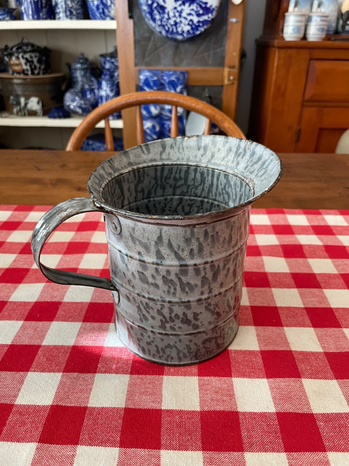 Antique Gray Graniteware Measuring Cup (1 quart)