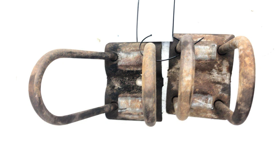 1973-1988 Chevy C20 Pickup U-bolt conjunto para traseira completo com placas OEM - Imagem 3 de 4