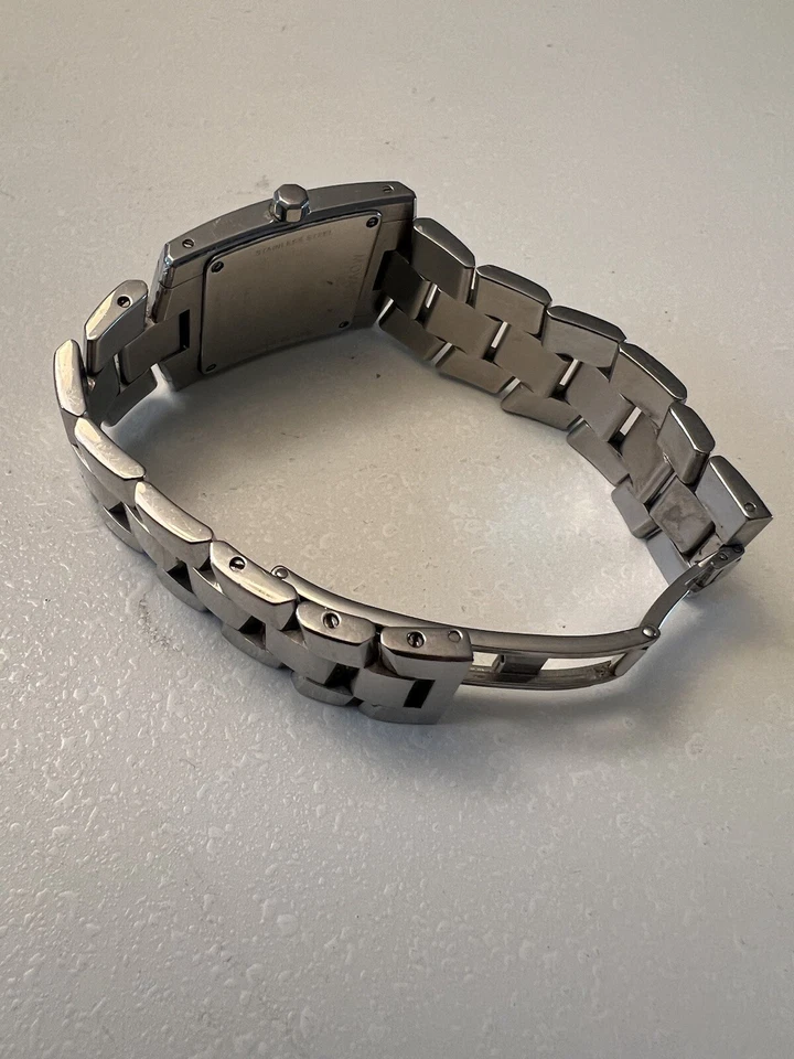 Reloj pulsera Movado Eliro para hombre rectangular esfera negra acero inoxidable Foto 2 de 4