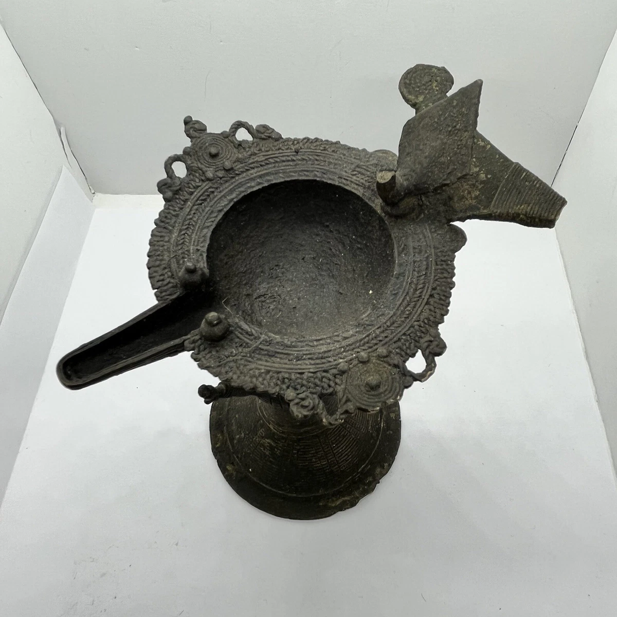 Old oil lamp with 2024 lady in middle