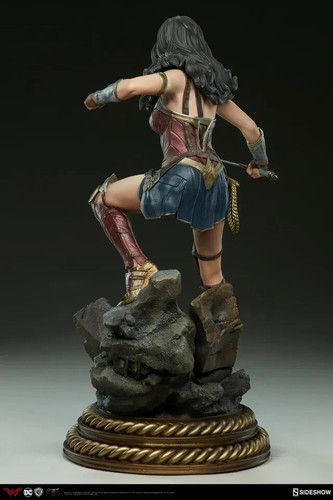 SIDESHOW WONDER WOMAN PREMIUM FORMAT EXCLUSIVE UN/AP 3004001UN DOUBLE BOXED - Picture 13 of 24