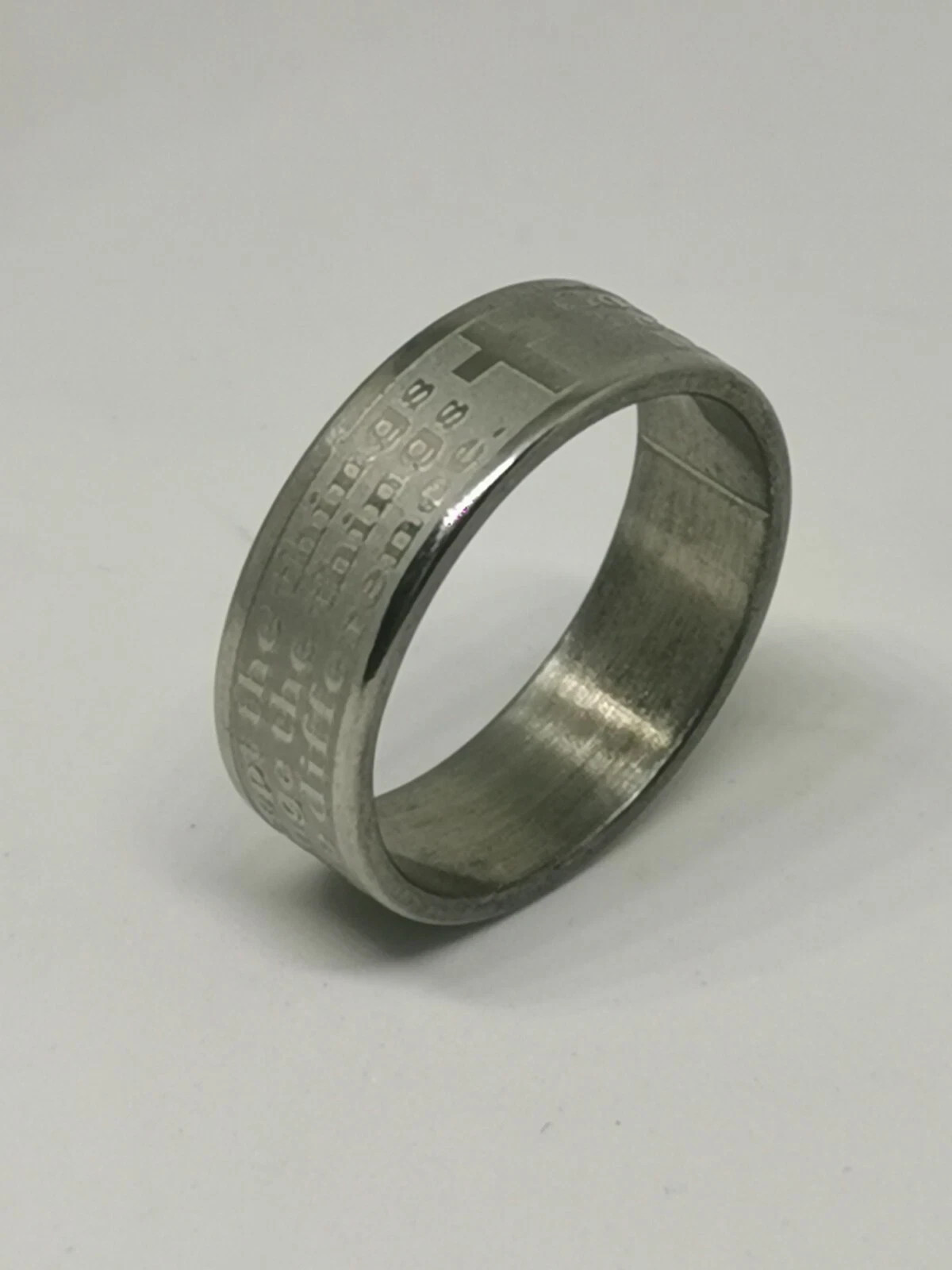 Unisex versilbert Edelstahl geätzt Gelassenheit Gebet Vers 8 mm Bibel Ring