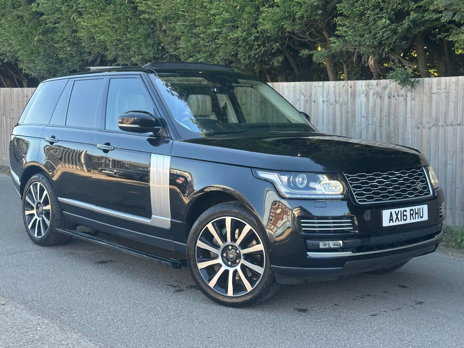 2016 LAND ROVER RANGE ROVER 4.4 SDV8 Autobiography - HUGE SPEC - Free Delivery!