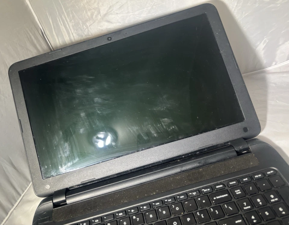 Portátil HP SOLO PIEZAS ASIS sin HD, sin RAM, sin cable  Foto 3 de 4