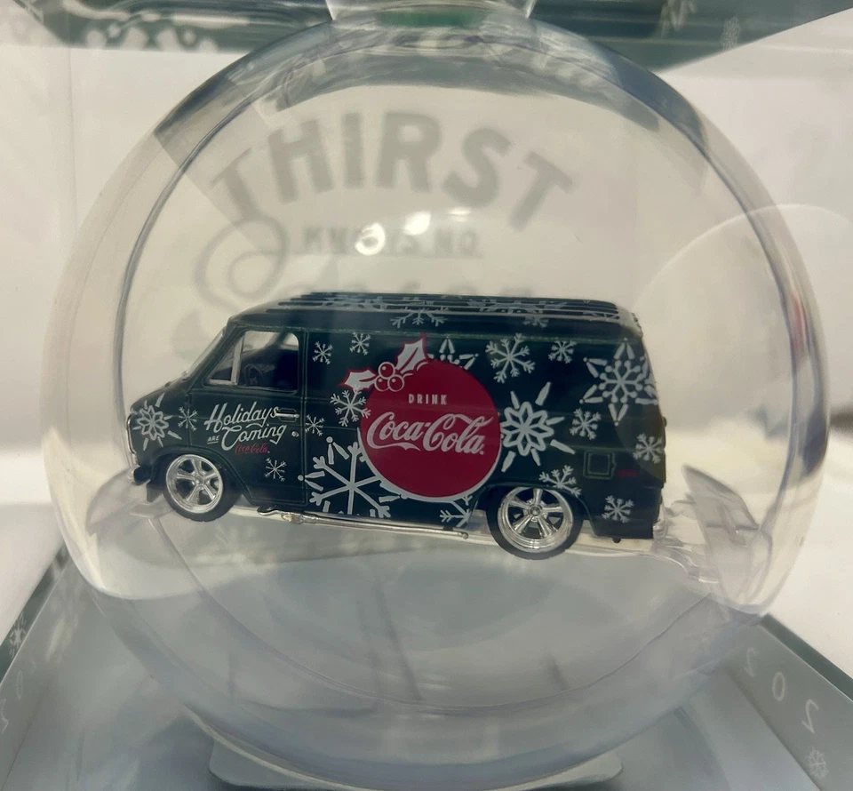 2025 M2 Machines enfeite de Natal Coca-Cola 1971 Cheverlot G10 Van 1:64 novo na caixa - Imagem 2 de 2