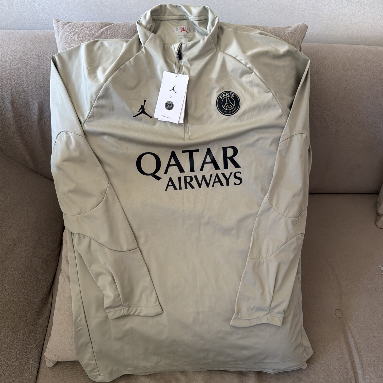 PSG x Jordan 1/4 Zip Water Resistant Top – large– Brand New – RRP £109.95