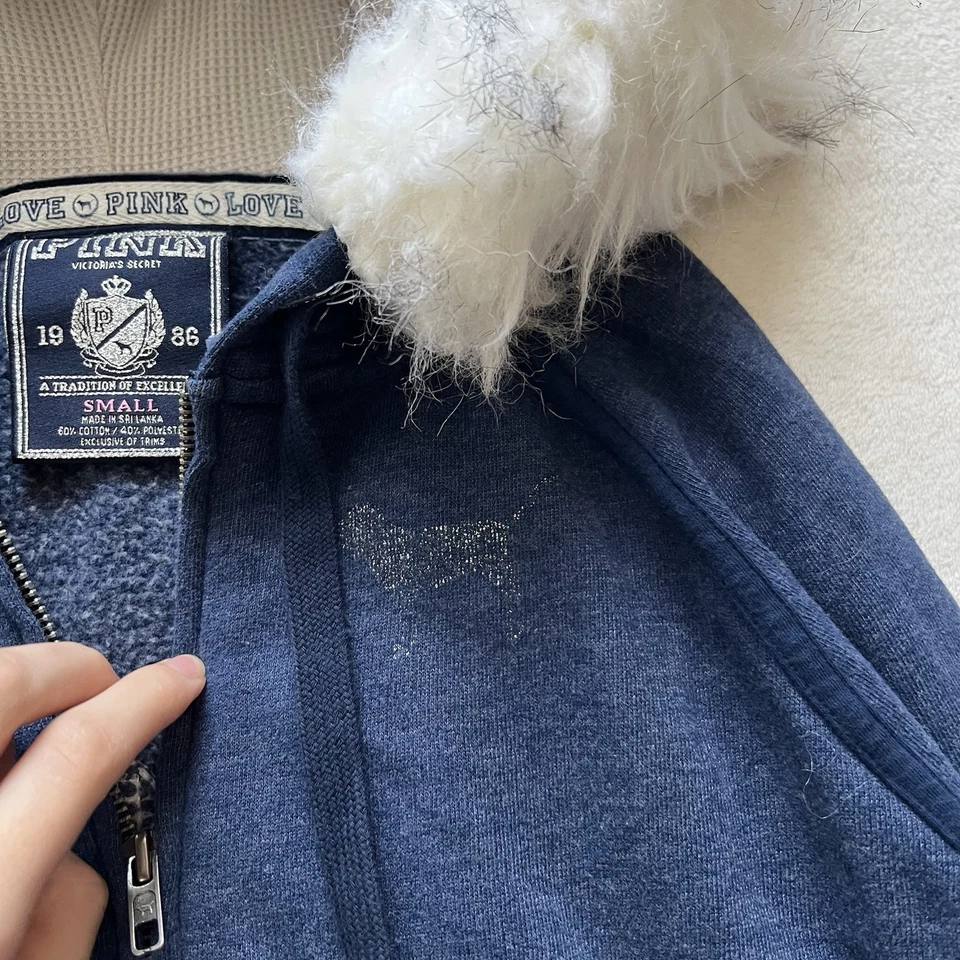 Women’s y2k McBling Blue & White Fur Trim Heart VS Pink Hoodie Size S - Image 3 of 4