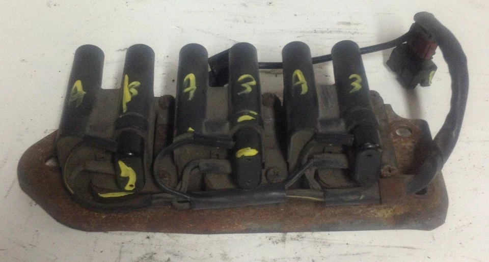 1995 - 1996 Mitsubishi Montero 3.0 Liter Engine Ignition Coil Pack 6 Cylinder - Image 3 of 4