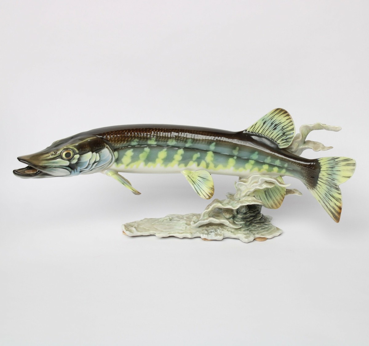 Große Hutschenreuther Porzellanfigur Fisch Hecht G. Granget Länge 45 cm