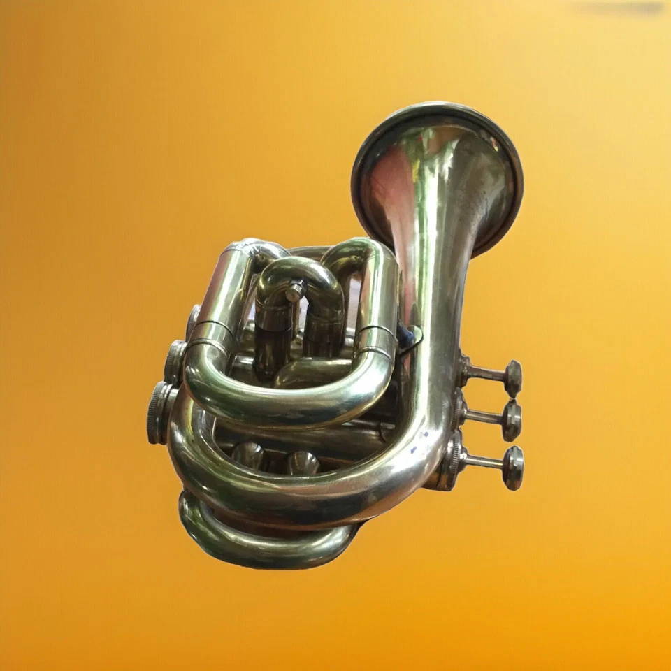 Trompeta de bolsillo vintage con acabado pulido de latón Bb boquilla de 3 válvulas. Foto 2 de 4