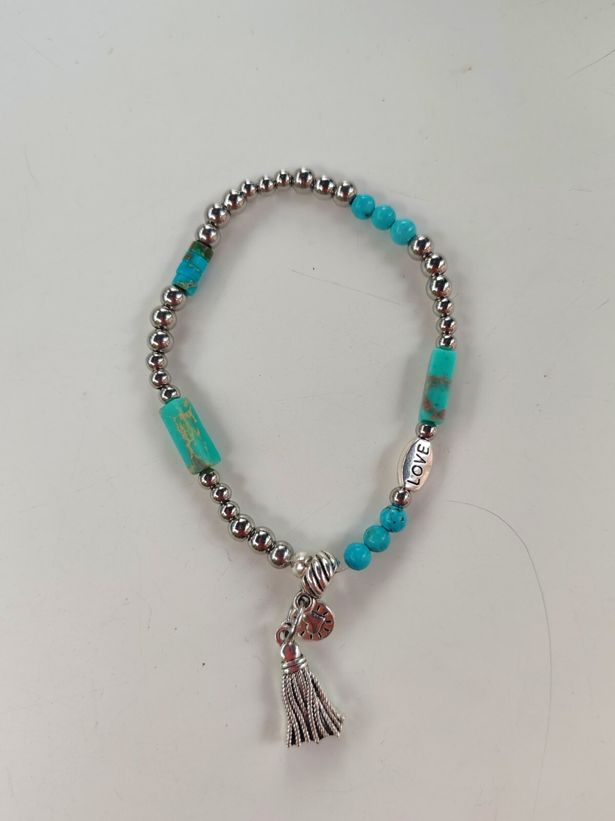 Bracelet Femme Perles de Culture et Breloques Finition Acier Inoxydable Poli