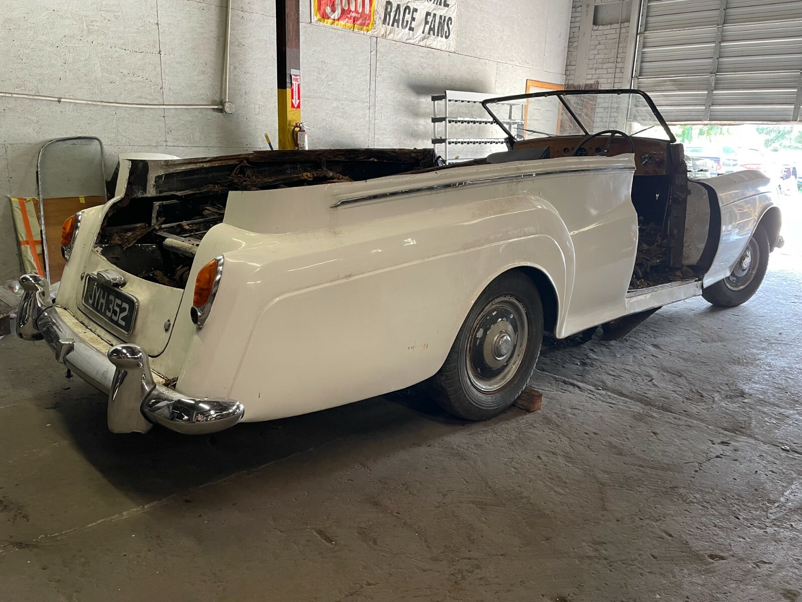 ROLLS ROYCE CLOUD BENTLEY PICKUP? QUARTER PANELS ! WORLDS LARGEST USED INVENTORY