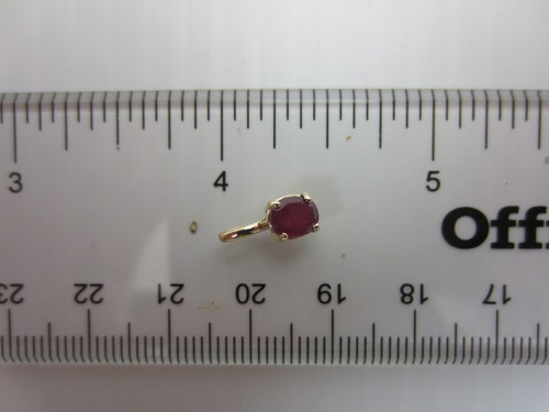 Colgante Solitaire De Rubí De 0.62 Ct En Oro Amarillo De 14K Pequeño - Imagen 7 de 11