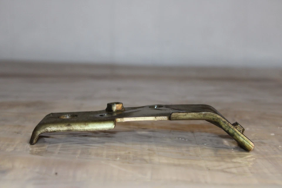 Soporte de soporte trasero alternador Toyota Camry 1997-2001 Foto 2 de 4