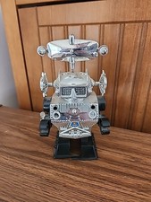 Plastic Wind Up Vintage Robot No 902