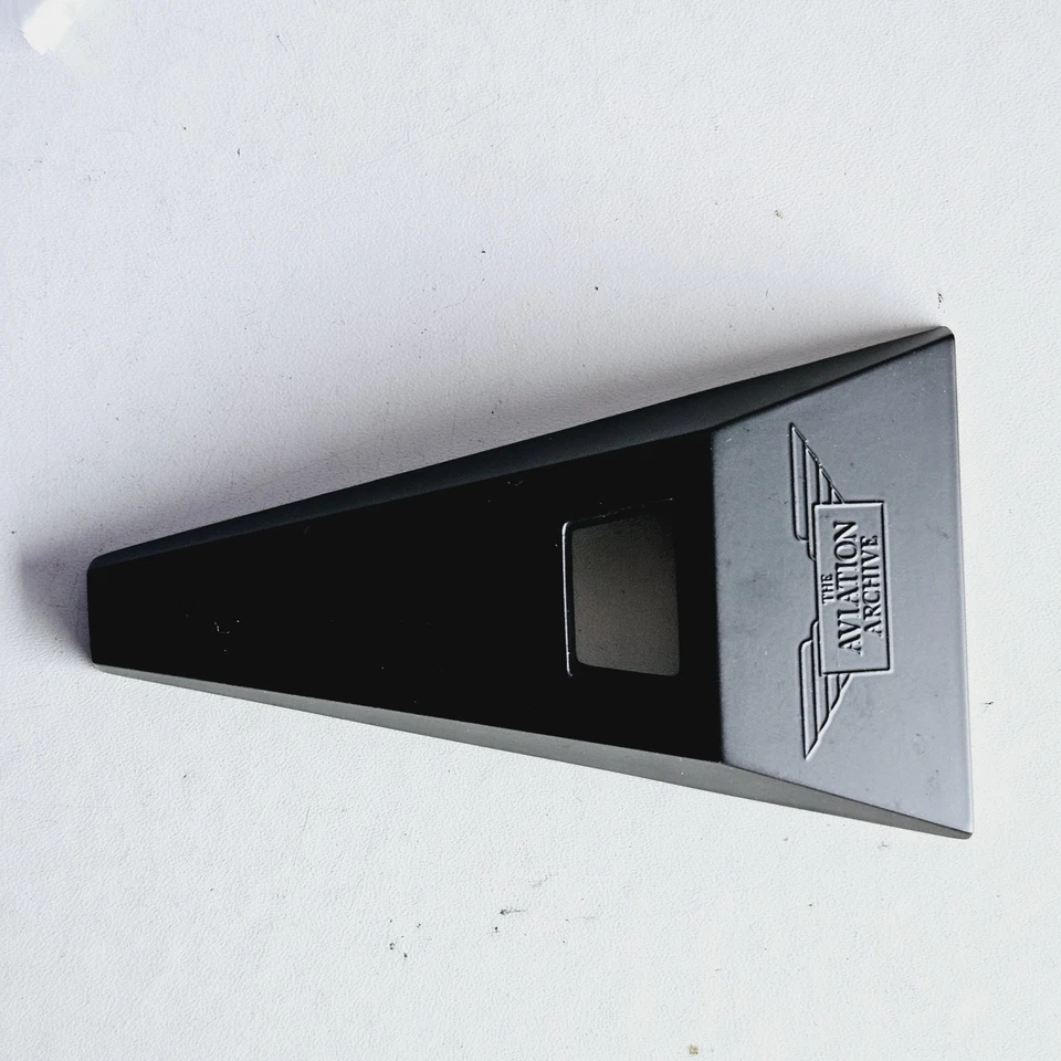 Corgi 1:72 AA37209 Handley Page Halifax "Expensive Babe" RAF No 51 Sqn. Mar 1945 - Image 4 of 4