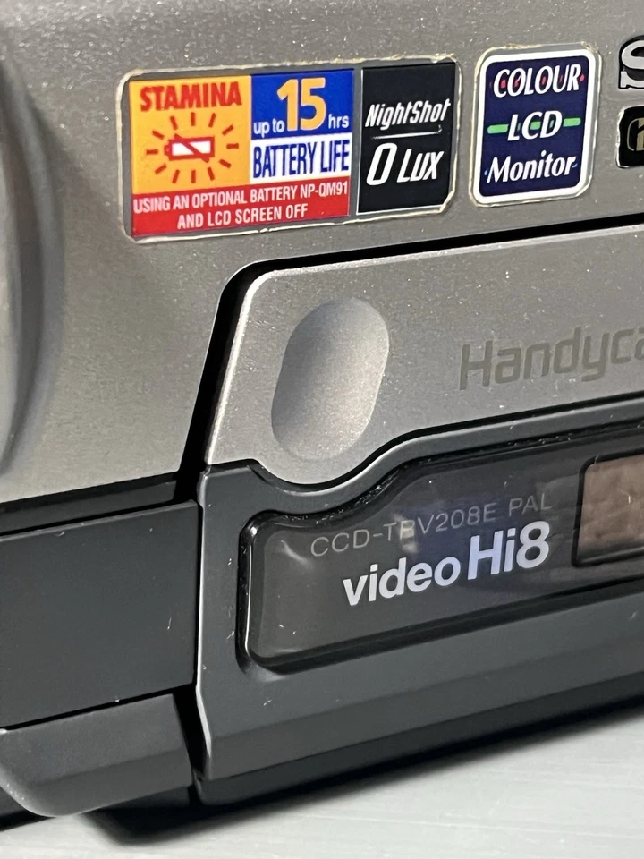 Sony Handycam Vision CCD-TRV208E PAL Hi8 Video Camera Case Charger Remote GWO - Image 4 of 4