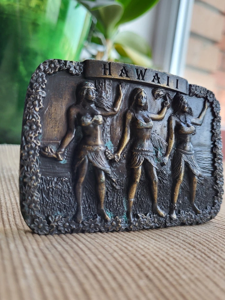 Hebilla de cinturón de latón vintage 1977 Hawaii Hula Girls - Bergamot Brass Works, Siskiyo Foto 2 de 4
