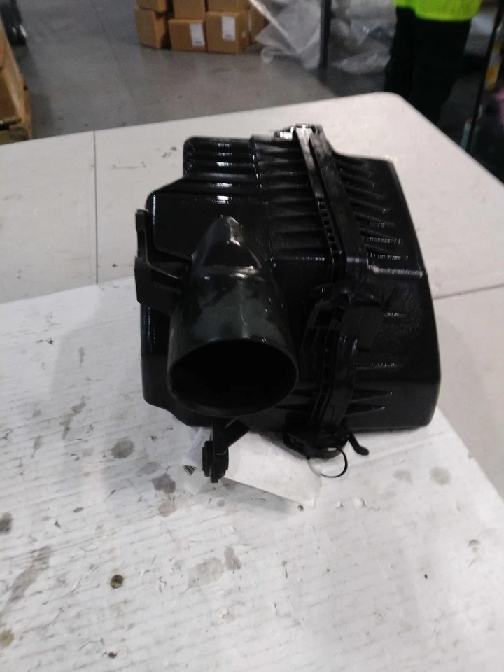 2016 Kia Forte Air Cleaner Assembly OEM 28110A5350 Used 136K Miles White — 第 2/4 张图片