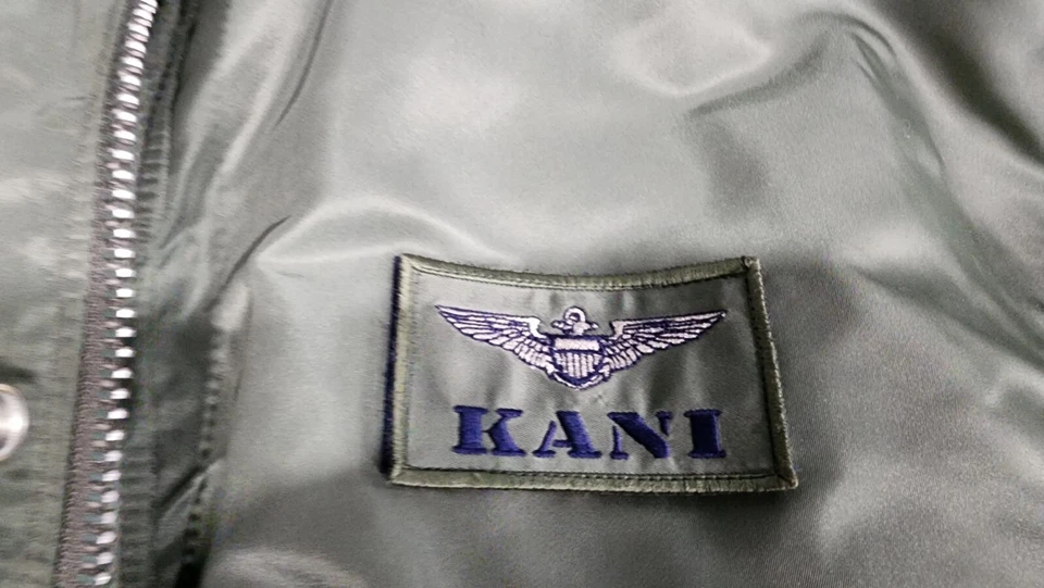 Chaqueta de bombardero Karl Kani 2 en 1 Air Command Foto 3 de 4