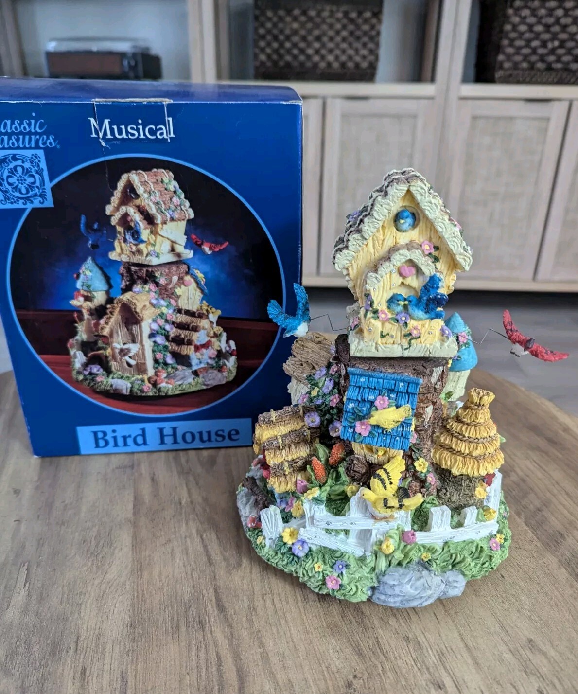 Birdhouse Rotating 9