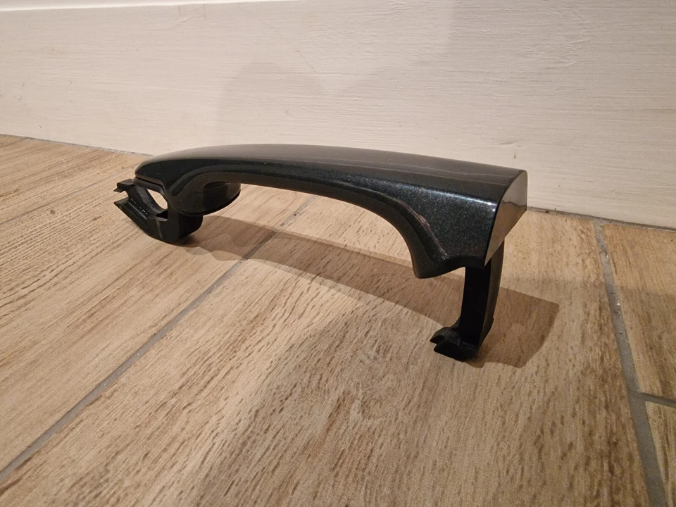 MANIJA PUERTA VOLVO V70 / S80 / XC60 en GRIS SAVILE METALIZADO (30753785) 2008-2016 Foto 2 de 4