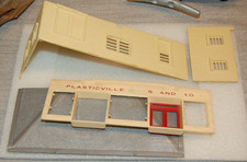 VINTAGE PLASTICVILLE S OR O SCALE 5 AND DIME BULDING MISSING DOORS REED DESC.