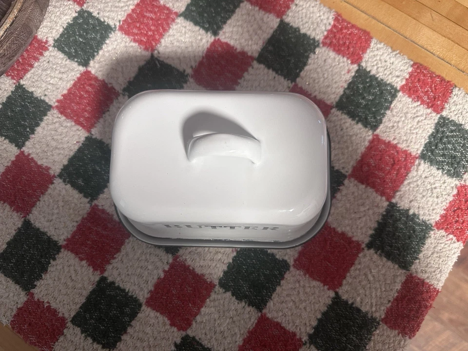 Фермерское блюдо с маслом с крышкой белая эмалированная посуда, деревенский винтажный стиль - Изображение 2 из 3