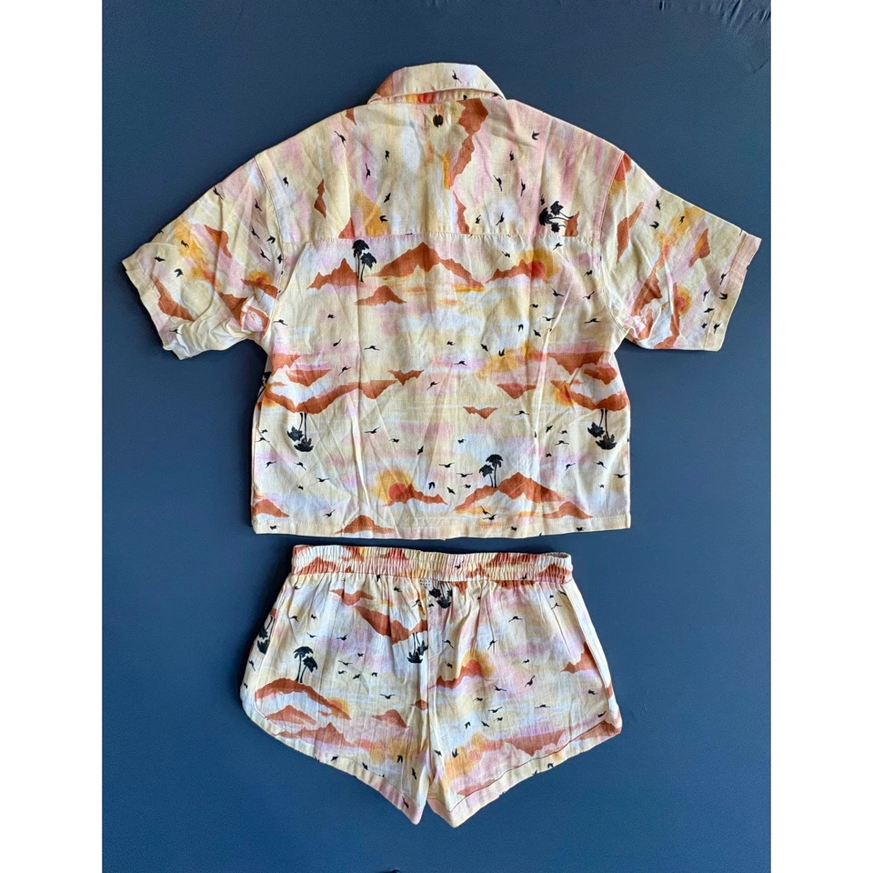 Conjunto grande de 2 piezas de camisa y pantalones cortos con botones Billabong Mystic Beach para mujer Foto 3 de 4