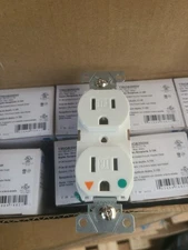 10 Pack Eaton TR 8200W White Duplex Outlet NEMA 5-15R 15A 125V Hospital Grade