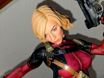 Sideshow Premium Format Exclusive Deadpool Exclusive 1/4 Scale Statue