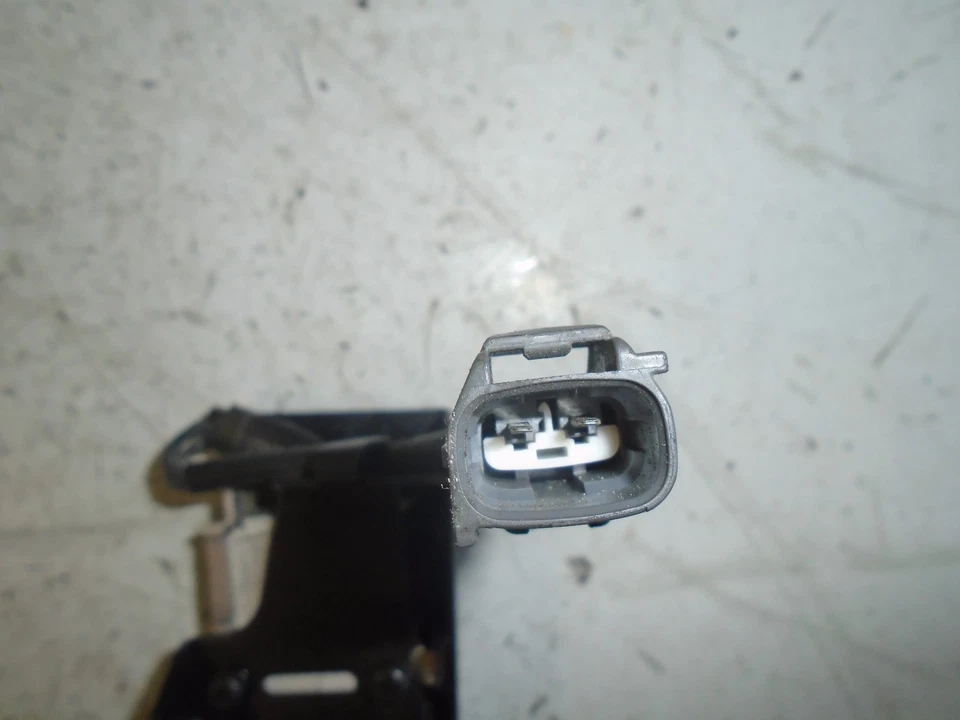 Резистор бензонасоса 2001 Lexus IS300 23080-46090 - Изображение 3 из 4