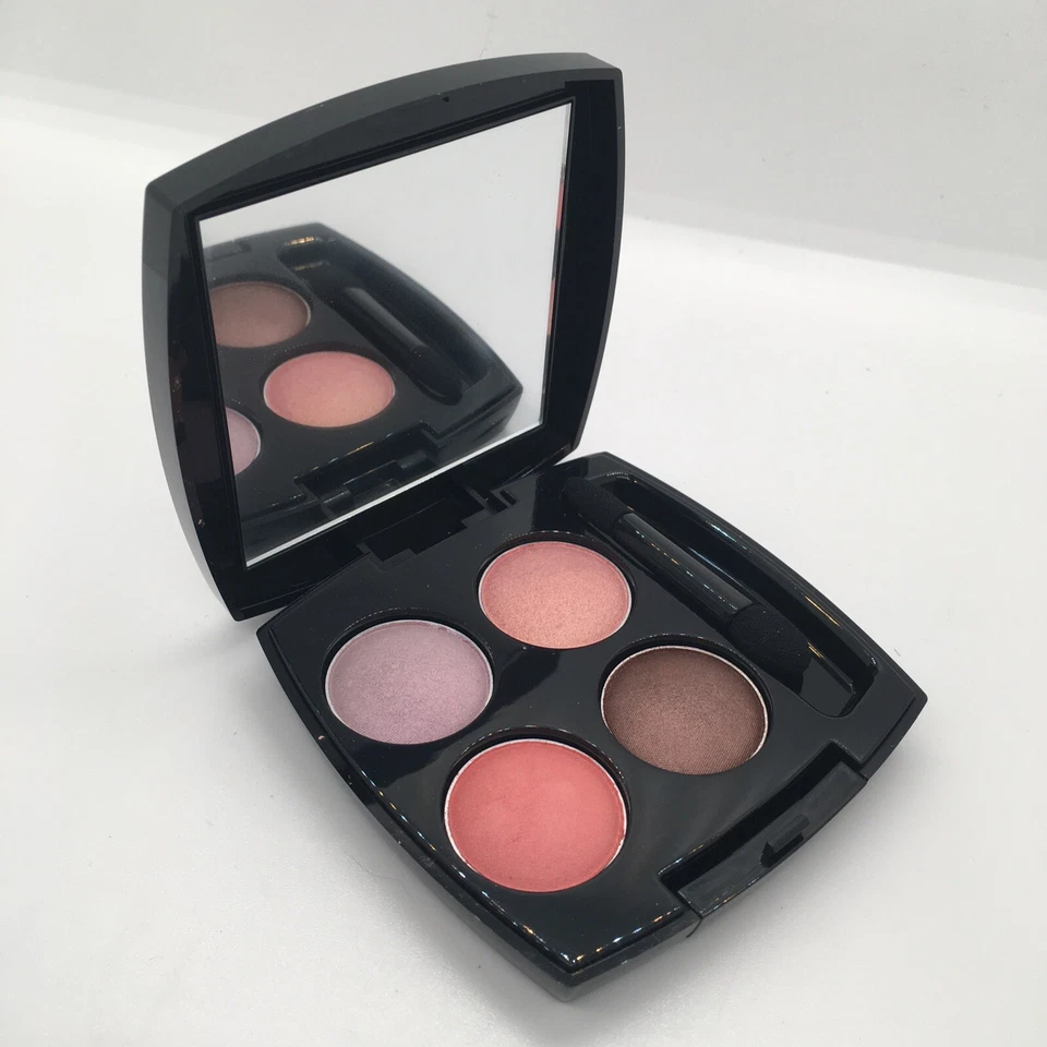 AVON True Color Eyeshadow Quad Q917 MYSTERY + Brightening Concealer- Light Clear - Image 3 of 4