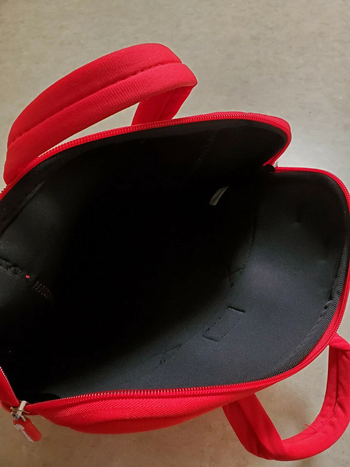 Funda para Tableta Portátil RooCASE Rojo Cereza Neopreno con Mariposa ~12" X 9" Usada en Excelente Condición Foto 3 de 4