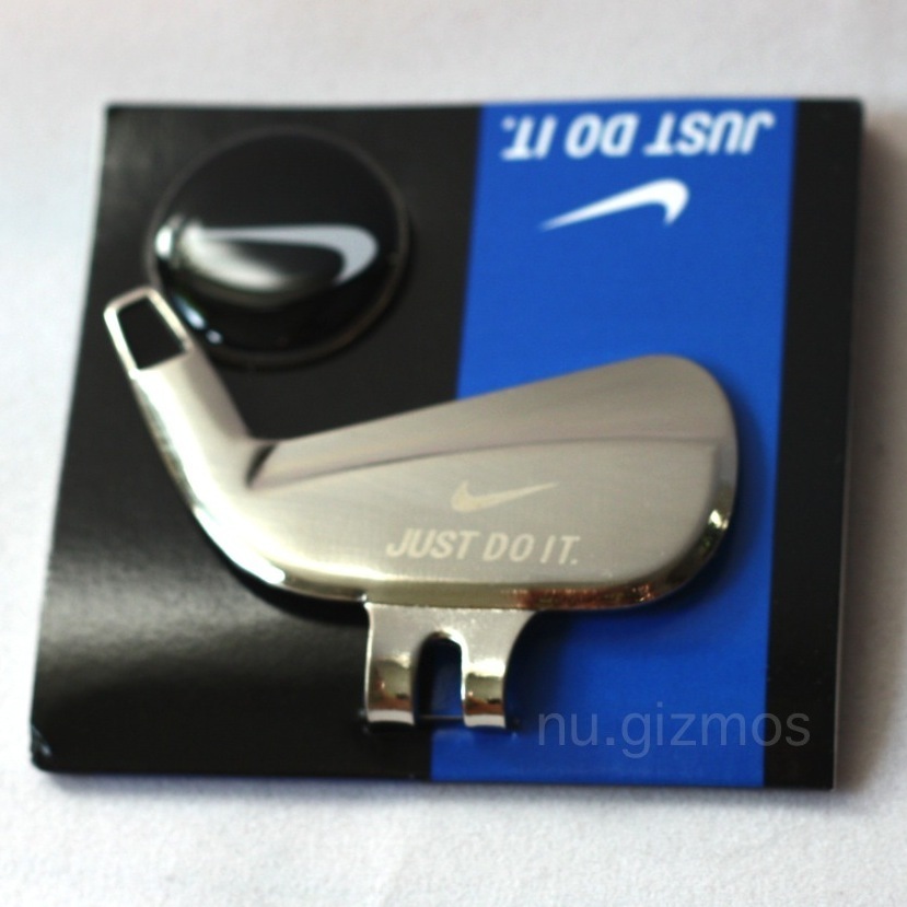 ラウンド用品・アクセサリー Nike Golf VR Hat Clip and Ball Marker Nike Victory Red Hat Clip & Ball Marker at InTheHoleGolf.com