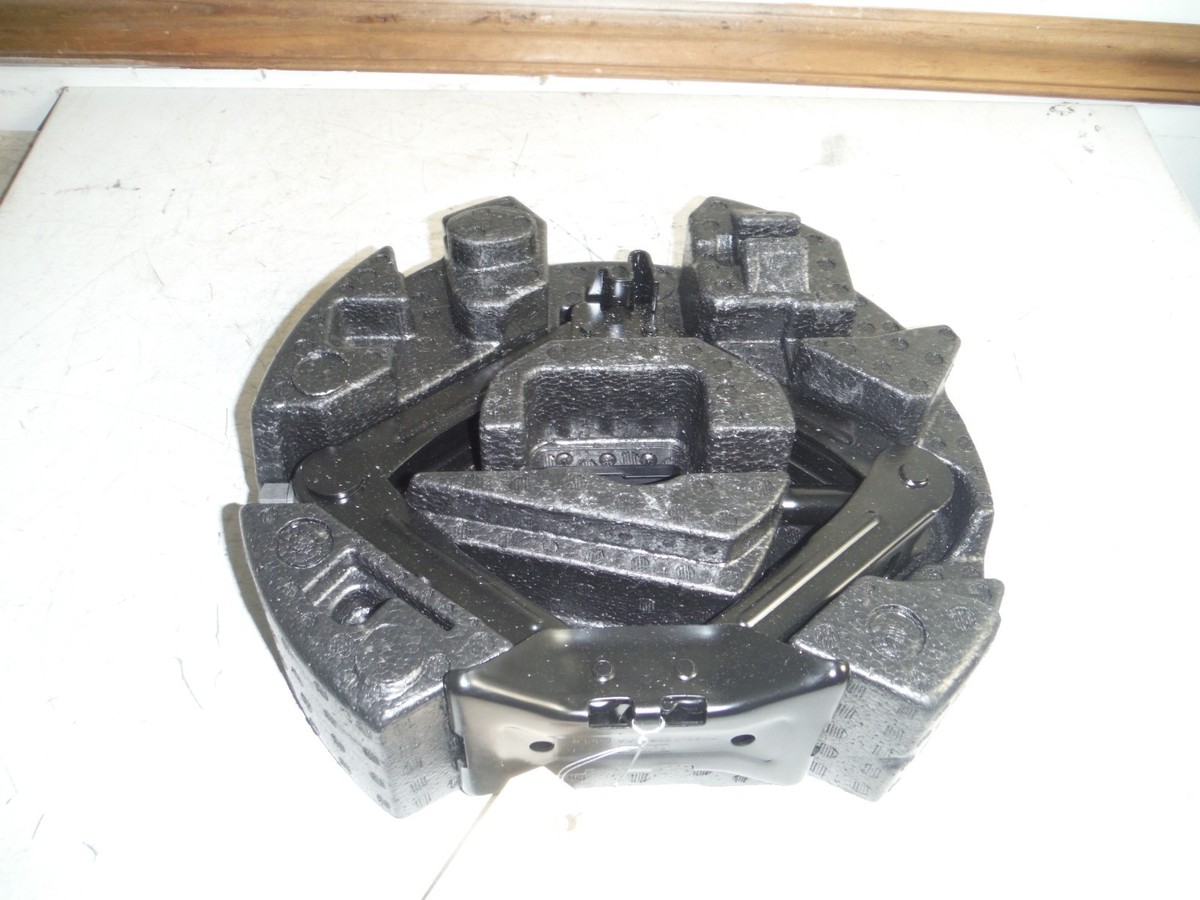 2016 Ford Focus Spare Tire Jack Scissor Lift & Foam Insert OEM