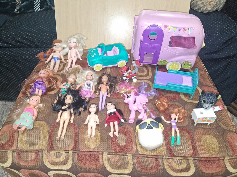 HUGE LOT OF BARBIE CHELSEA & FRIENDS DOLLS & FURNITURE & ACCESSORIES CAMPER  CAR